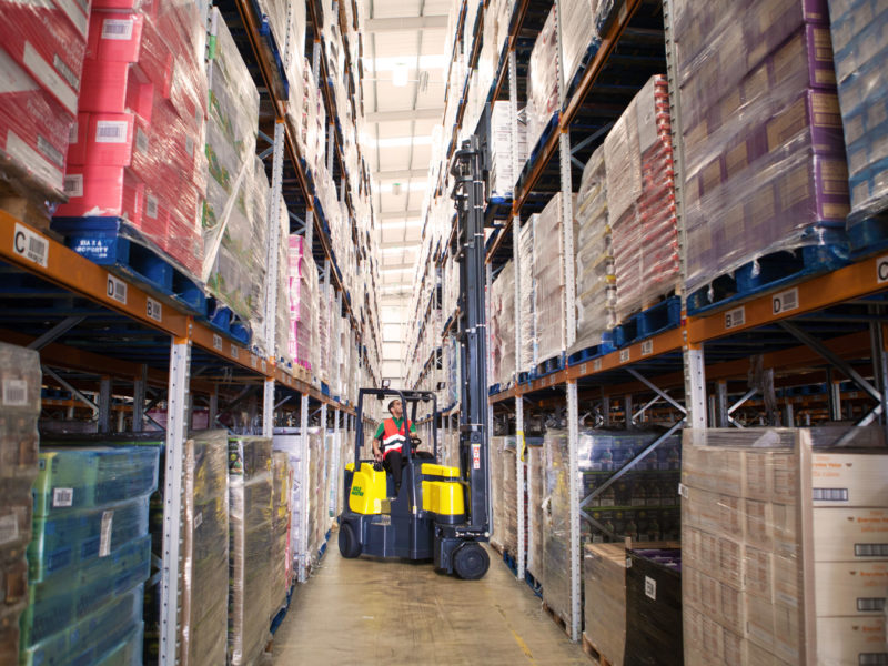 Combilift-Aisle Master - Articulated Narrow Aisle - Food and Drink - Warejouse - Pallets