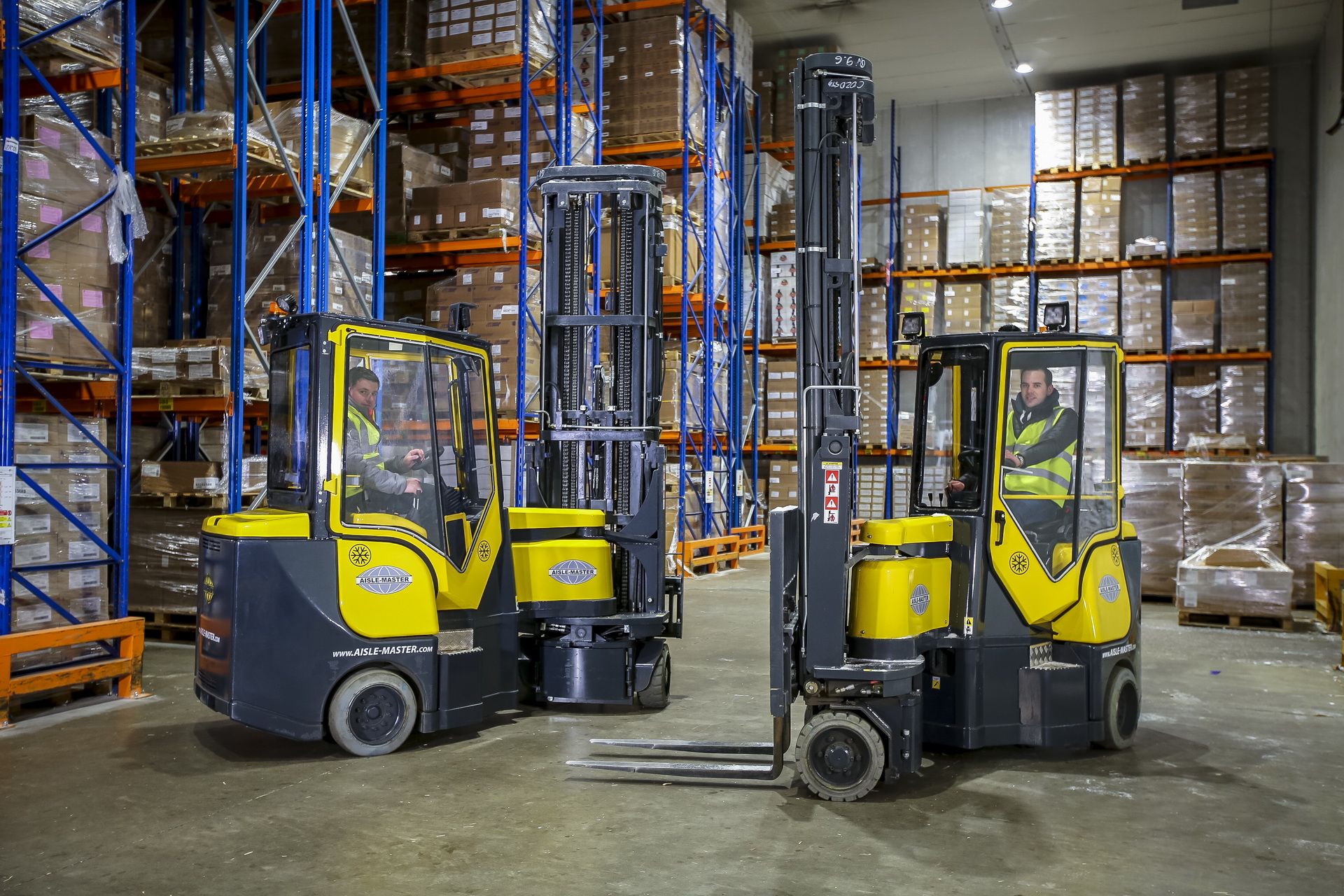 Aisle Master Articulated Forklift - Maximising Space in the Cold Store