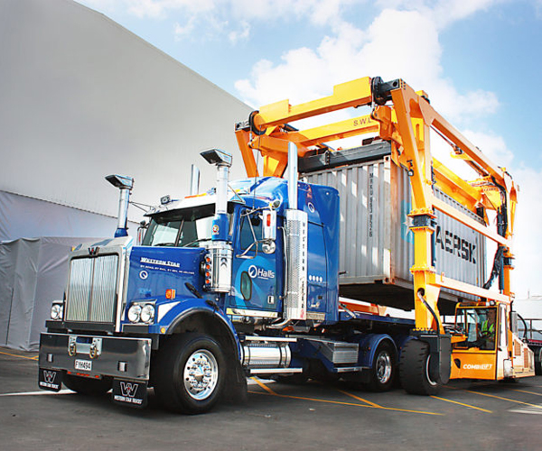 Straddle Carrier